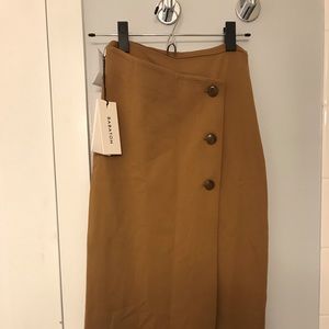 Aritzia Skirts - Artizia Babaton NWT midi skirt Aritzia Skirts - Artizia Babaton NWT midi skirt
